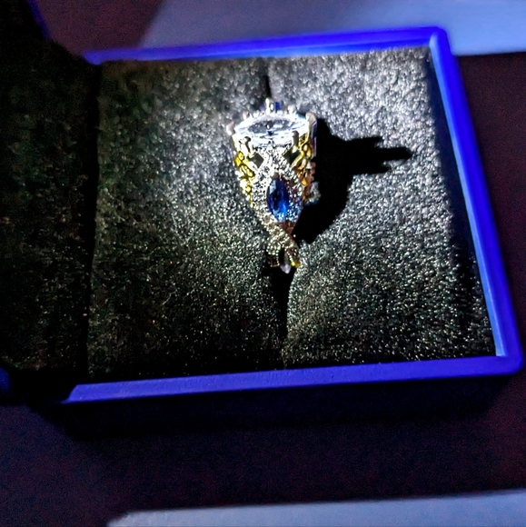 Silver and Gold Ring - Picture 3 of 4